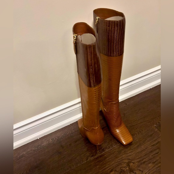 Brand new never worn with dust bag Burberry boots - Picture 8 of 9